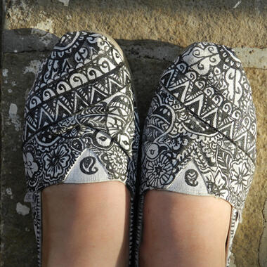 Vedashree Bankar, Henna design, Mixed media on canvas shoes, 2012