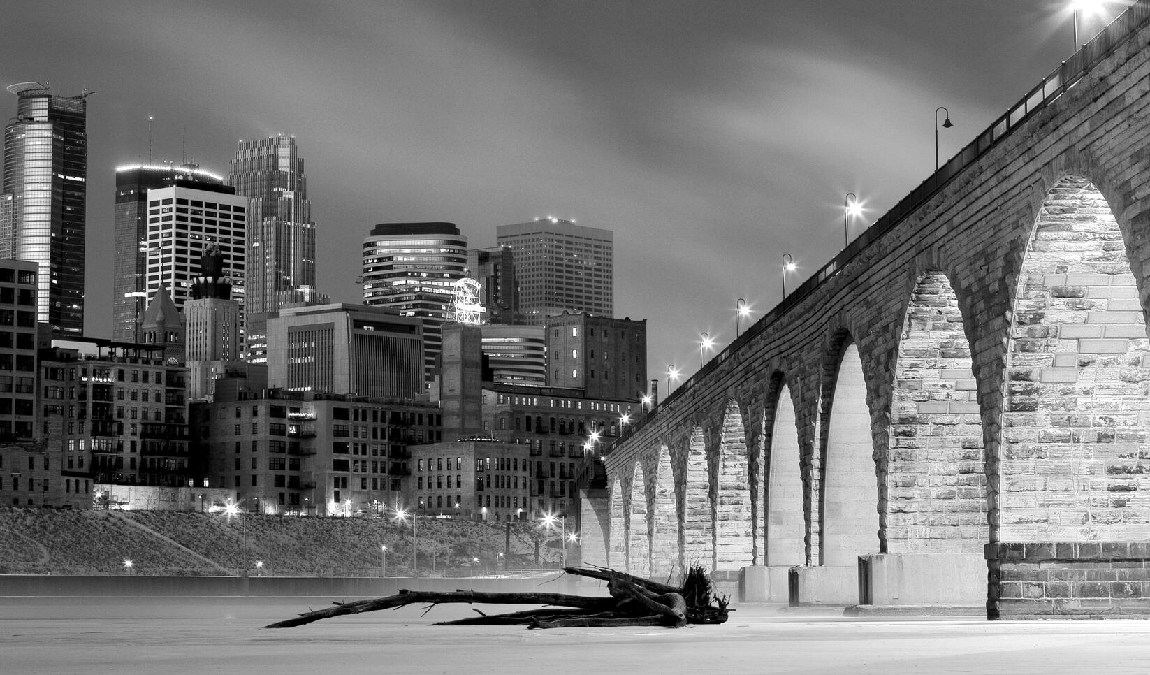 Minneapolis skyline and bridge