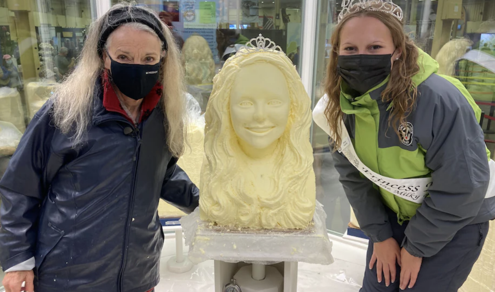Linda Christensen and Anna Euerle with Butter Sculpture
