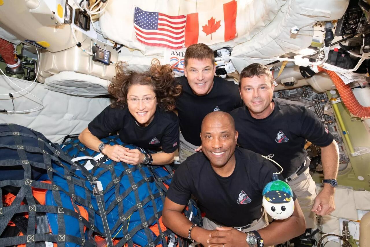 artemis crew wearing patches - photo from npr