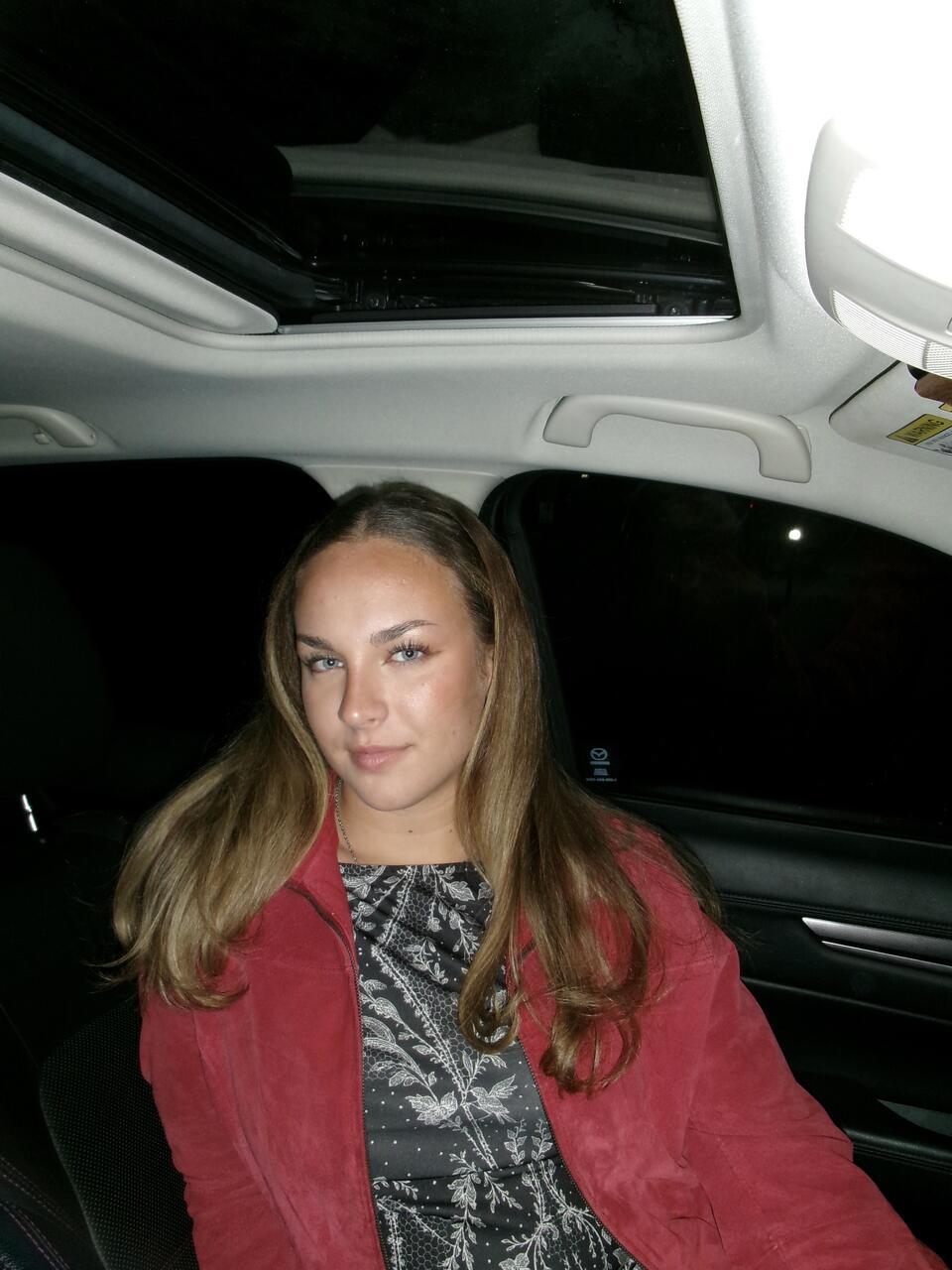 Headshot of Bella Bedell.