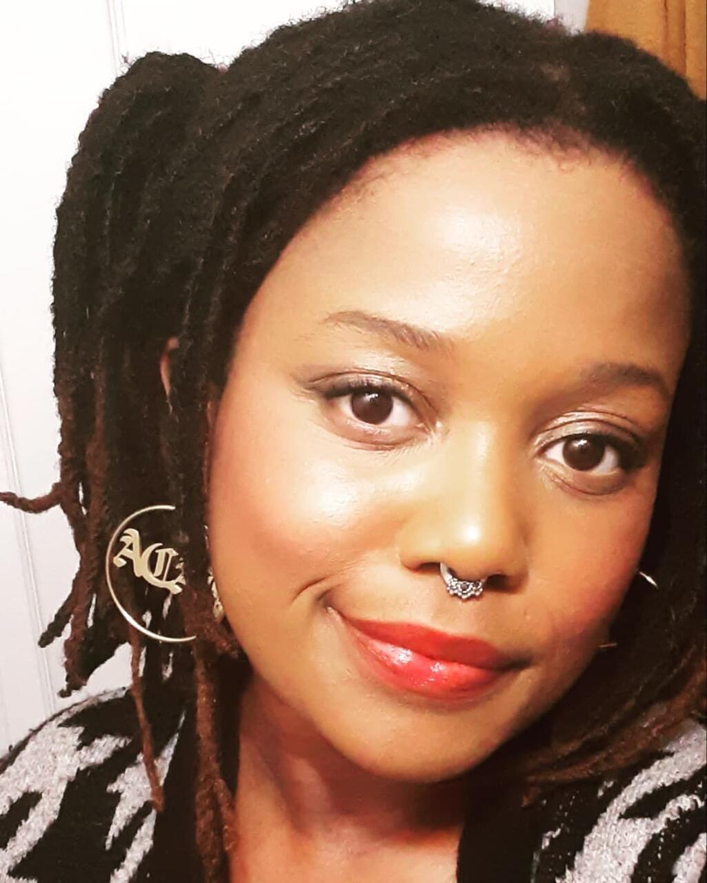 Headshot of Monica Harris Munsell.