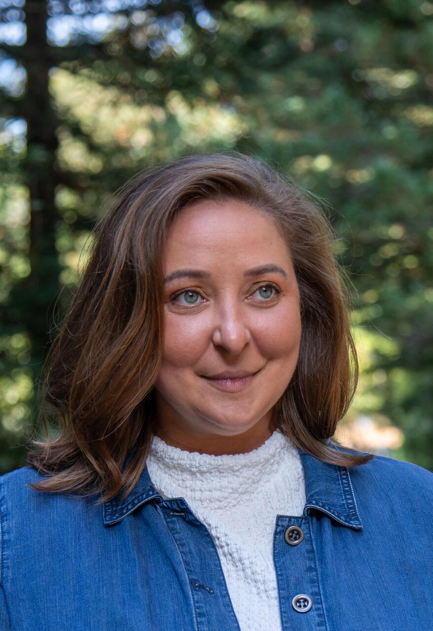 alumni headshot cut/paste feature karolina karlic